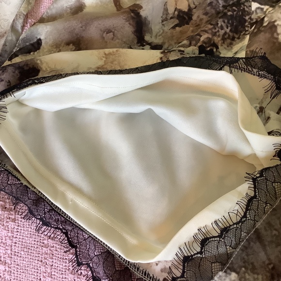 Illa Illa Womens Romper Long Bell Sleeve Deep V Lace Trim Size Medium - Picture 8 of 10